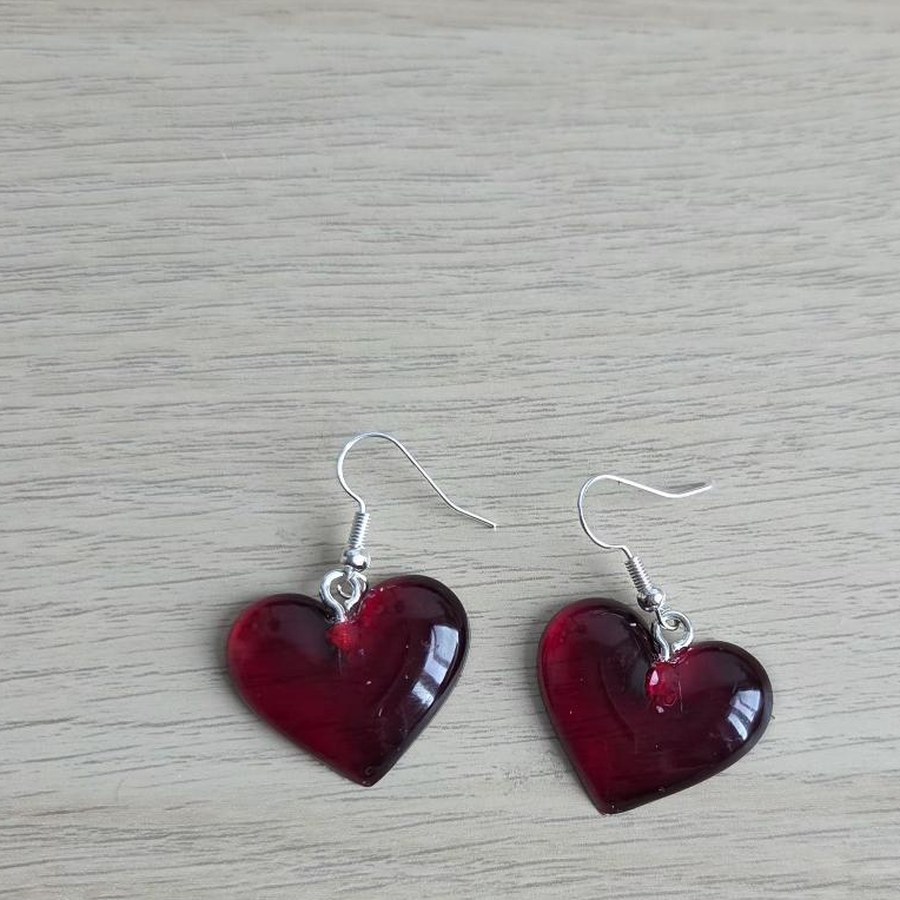 Handgemaakte hart-oorbellen van Crea by Chantal